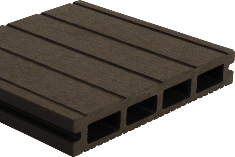 Braune WPC-Terrassendiele mit Röhrenprofil und geriffelter Oberfläche in Querschnittansicht.