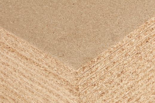Detailansicht einer Spanplatte mit feiner Holzspanstruktur, ideal für Möbelbau und Innenausbau.