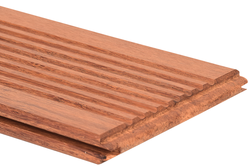 Rötlich-braune Bambus-Terrassendiele mit geriffelter Oberfläche und langlebiger Veredelung.