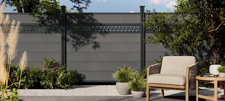 Eleganter Alu-Sichtschutzzaun mit dekorativem Kreismuster für stilvolle Gartengestaltung mit Privatsphäre.